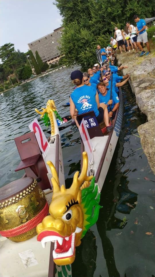 La spedizione del Dragon Boat del Circolo Canoa Catania che ha trionfato a Roma